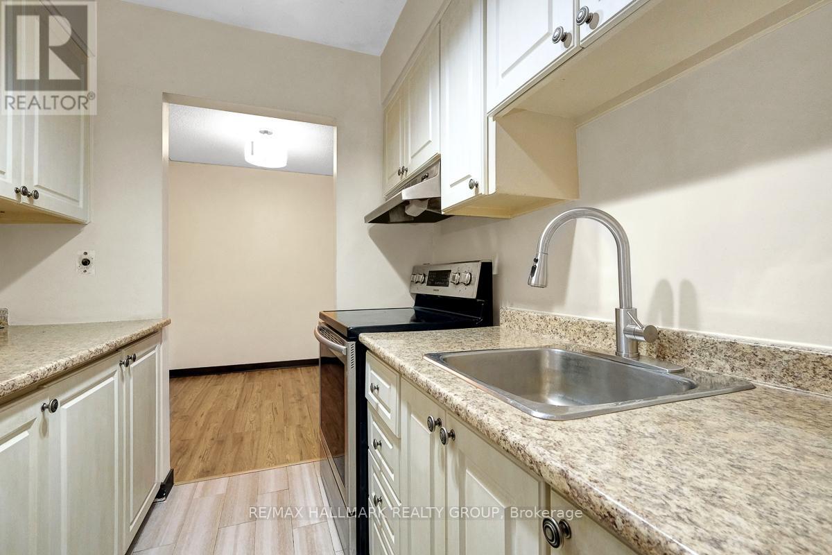 #401C 2041 ARROWSMITH DRIVE - 15