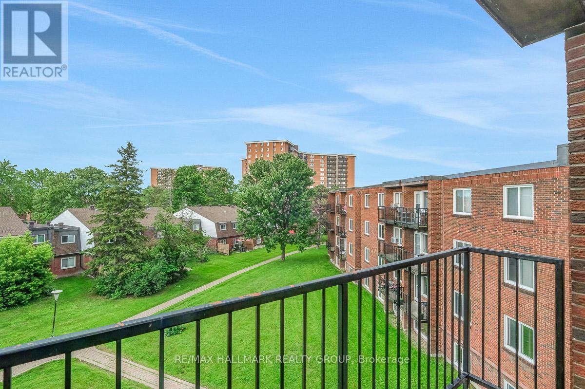 #401C 2041 ARROWSMITH DRIVE - 21