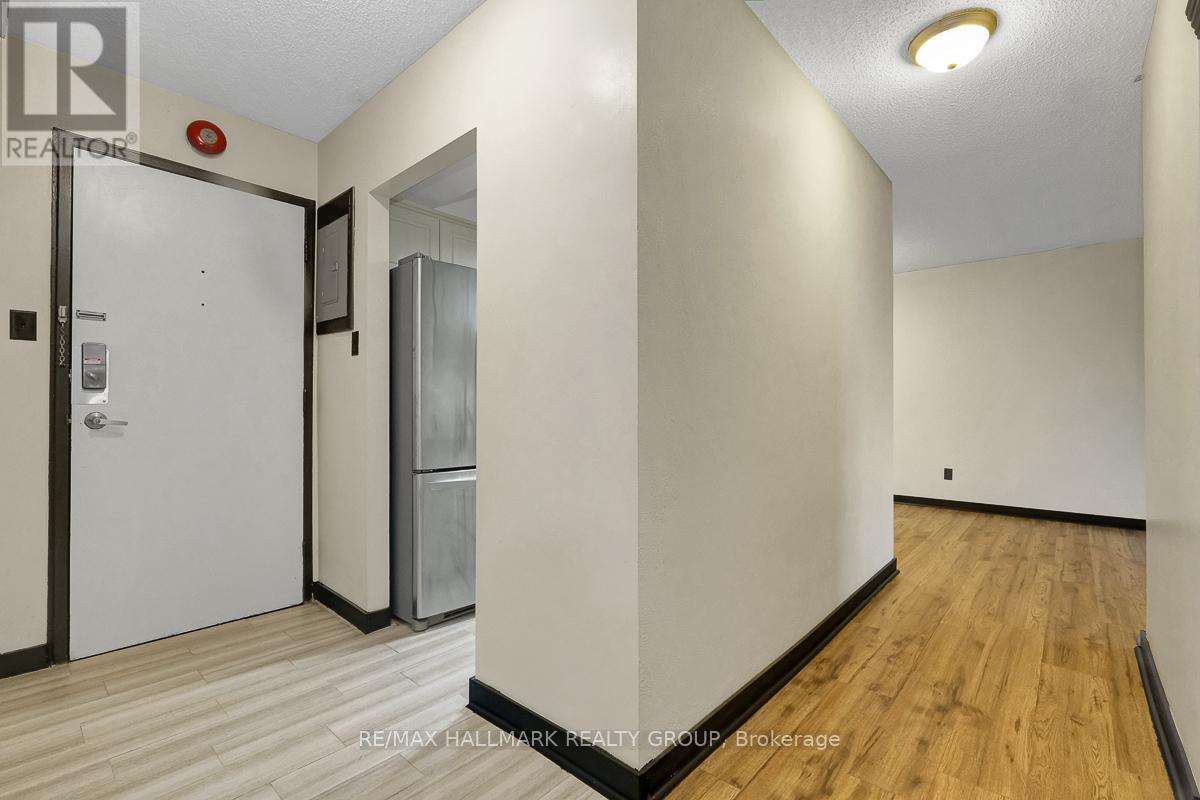 #401C 2041 ARROWSMITH DRIVE - 4