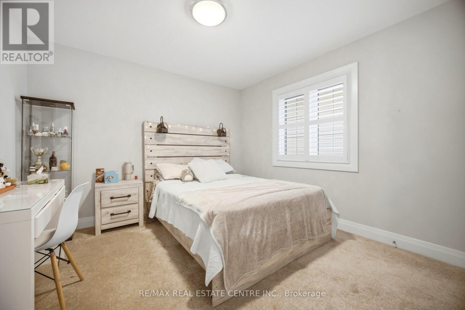 127 MONARCH WOODS DRIVE - 32