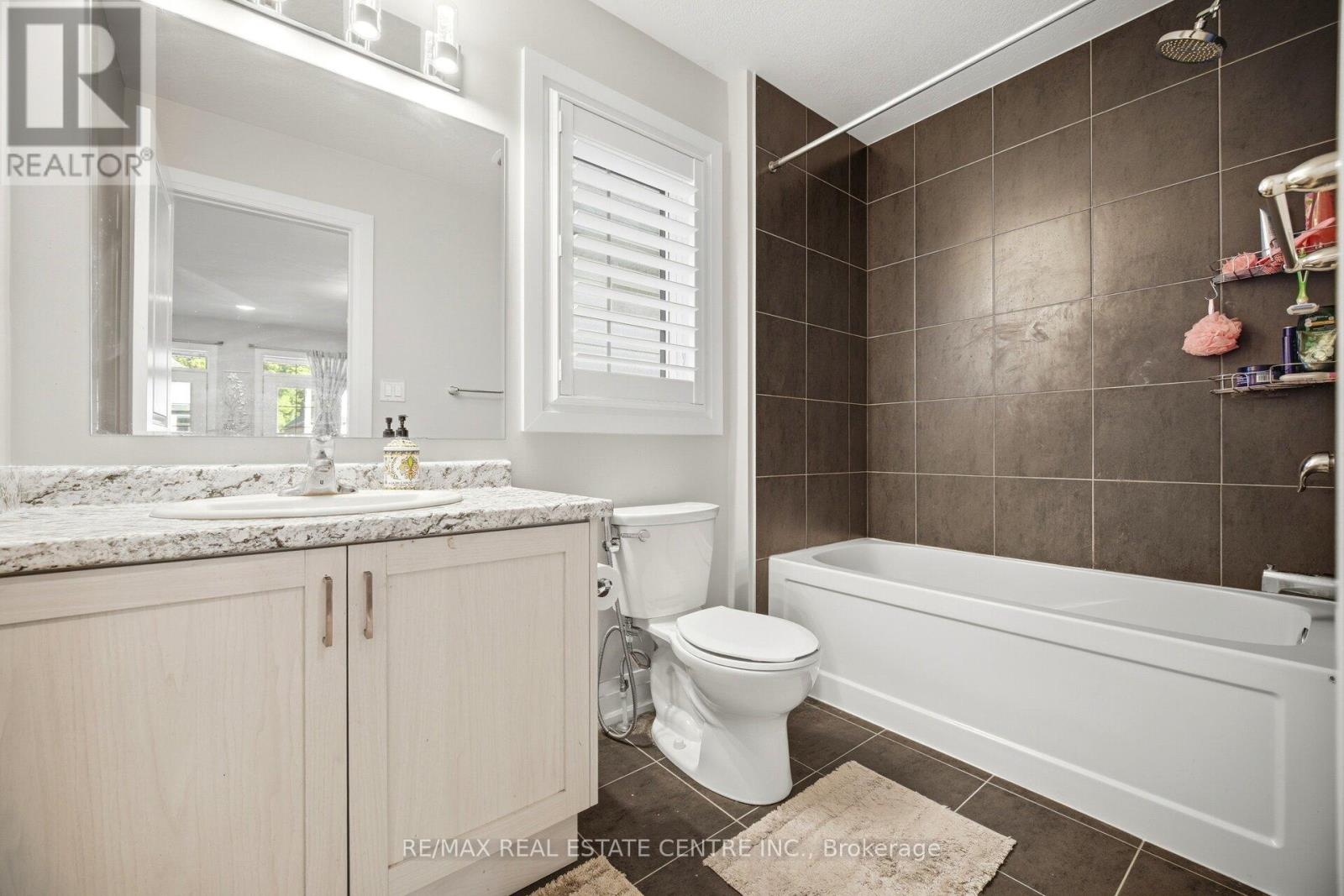 127 MONARCH WOODS DRIVE - 34