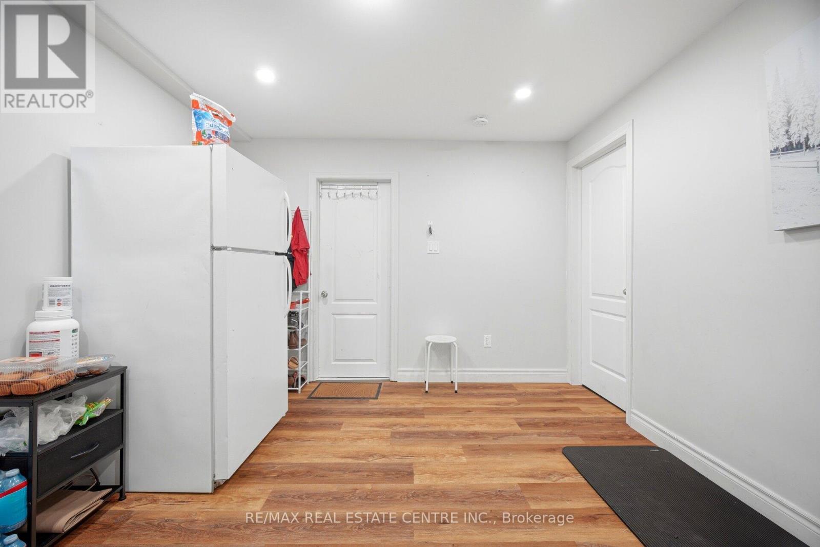 127 MONARCH WOODS DRIVE - 44