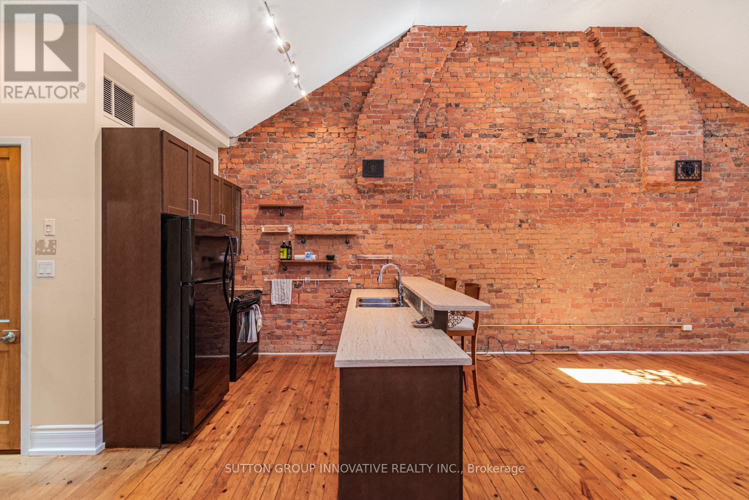 18 PEARL STREET S - 10