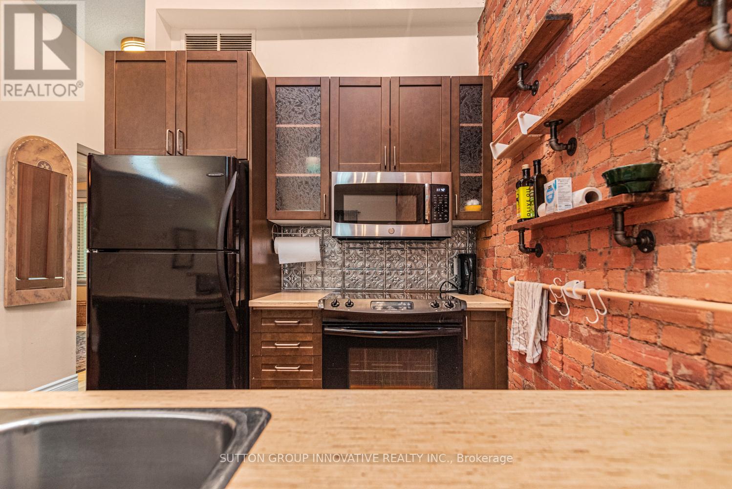 18 PEARL STREET S - 11