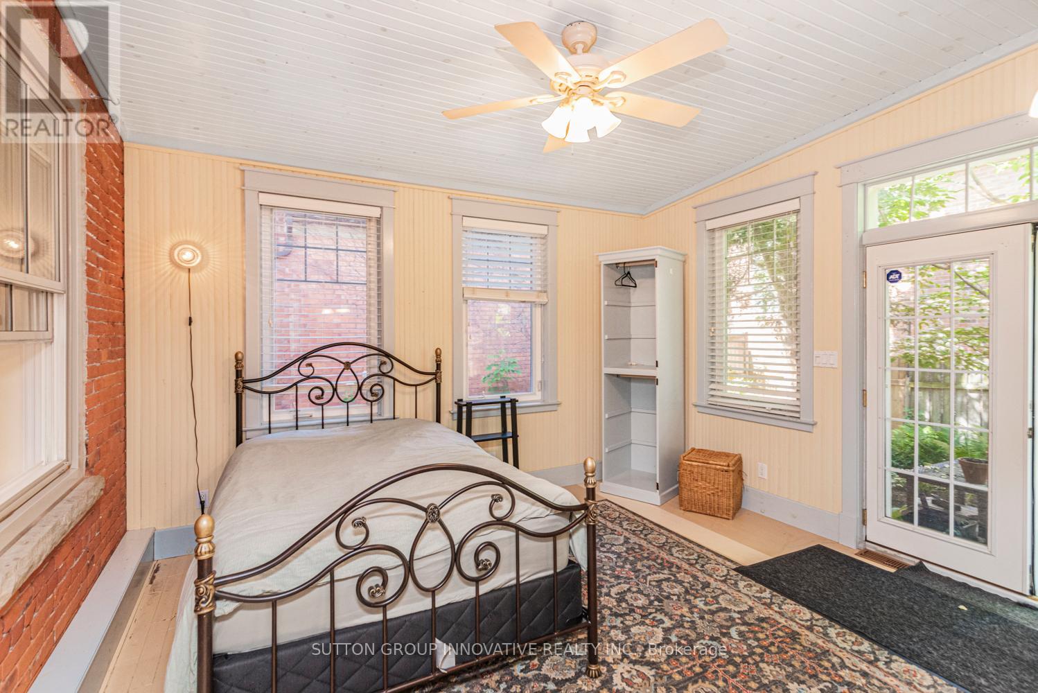 18 PEARL STREET S - 18
