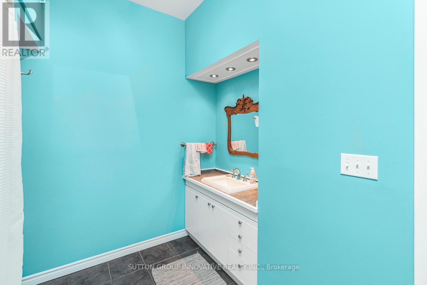 18 PEARL STREET S - 22