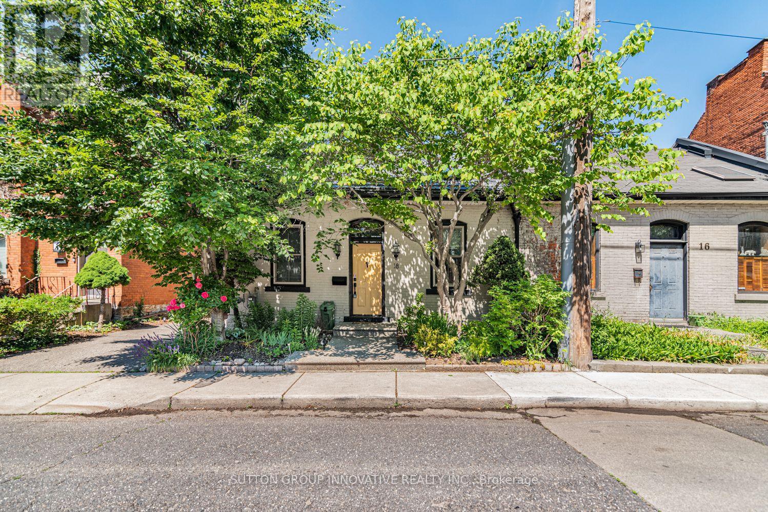 18 PEARL STREET S - 32
