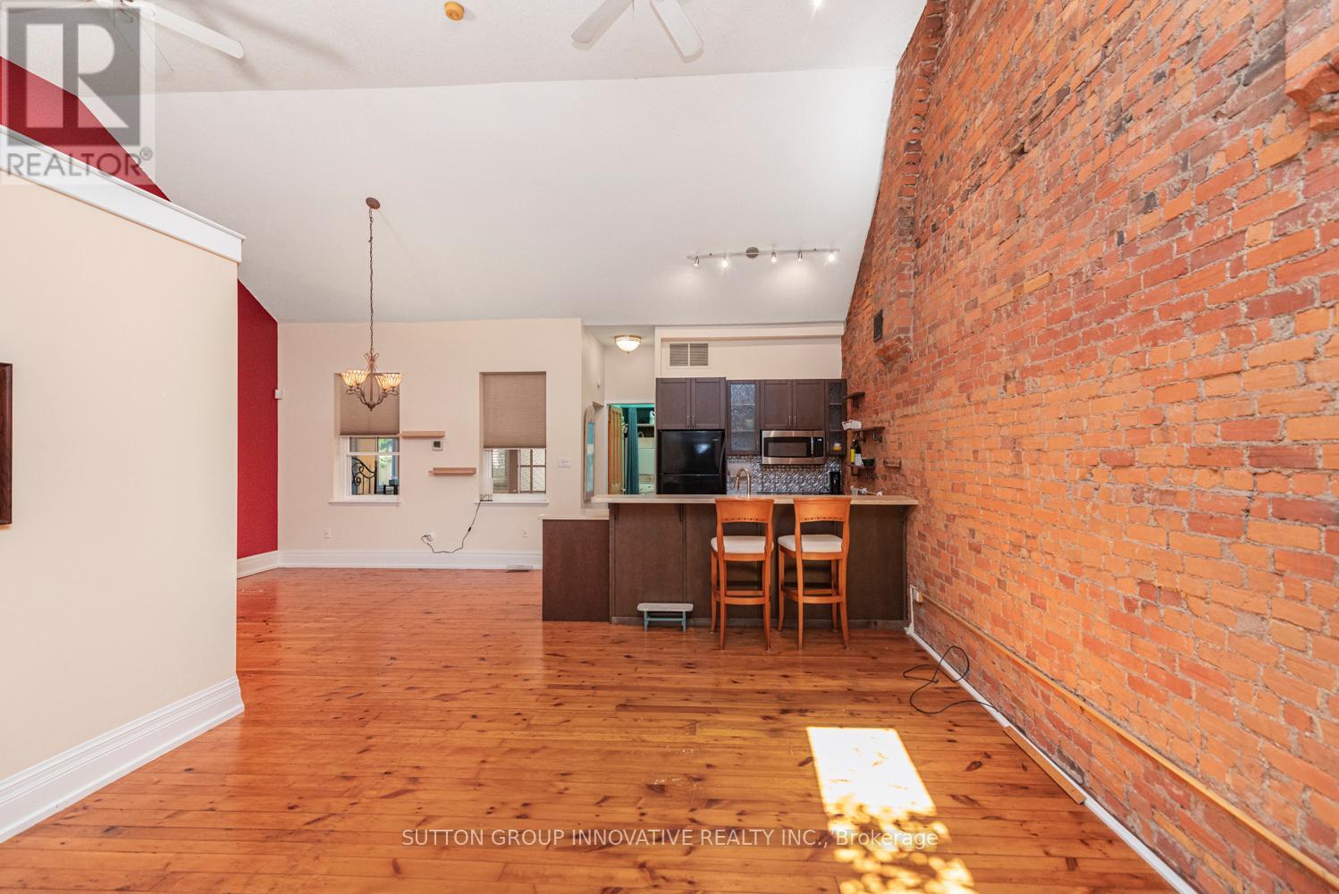 18 PEARL STREET S - 6