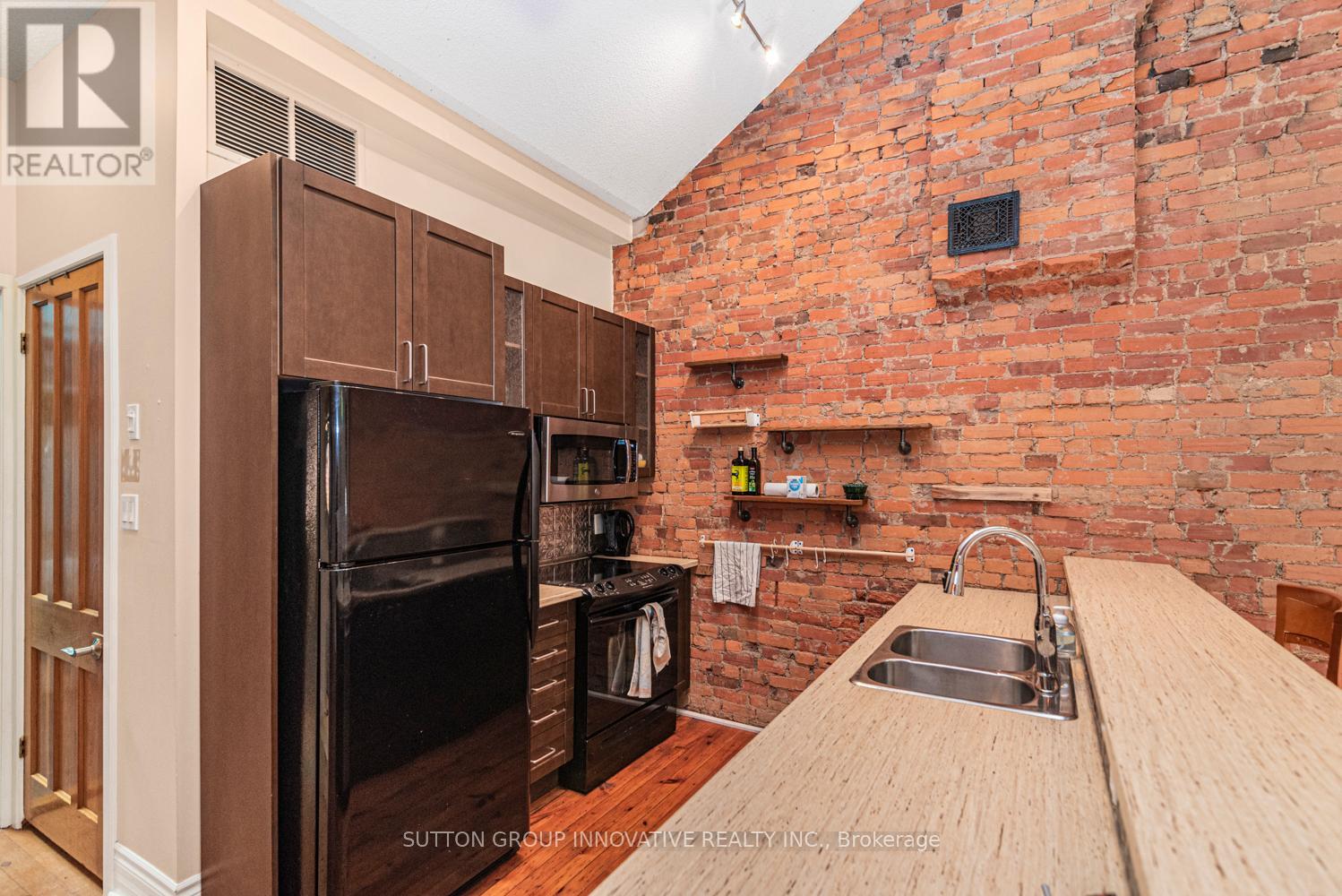 18 PEARL STREET S - 9