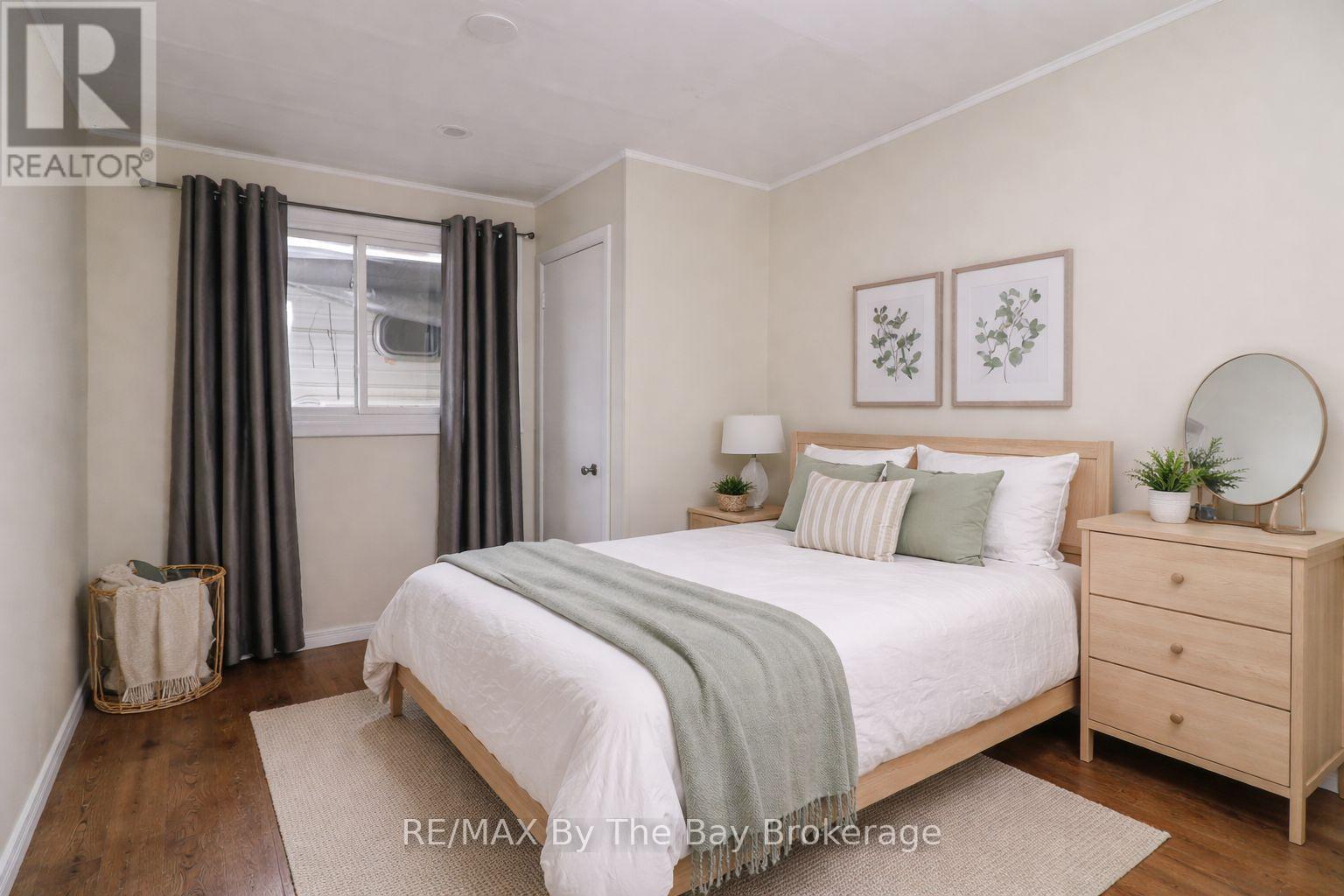 54 HOMEWOOD AVENUE - 32