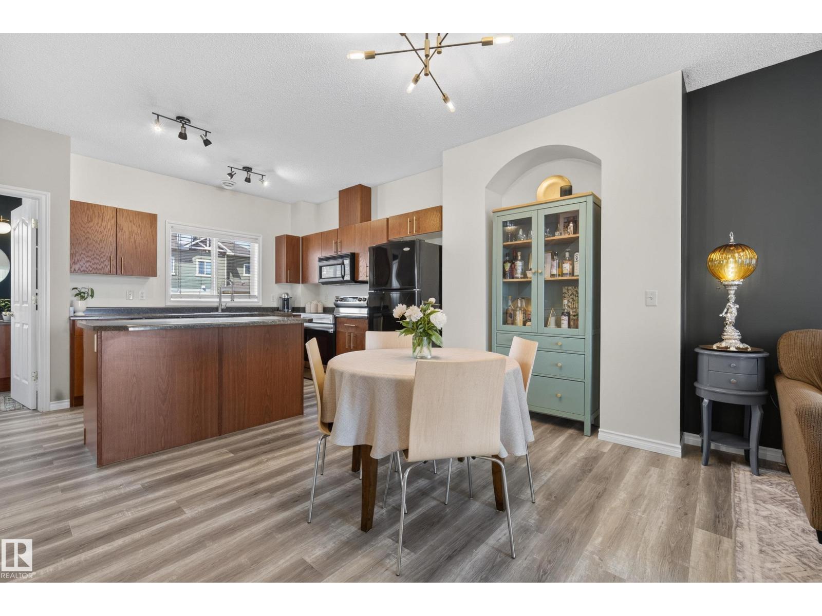 #57 3010 33 AV NW — photo 10