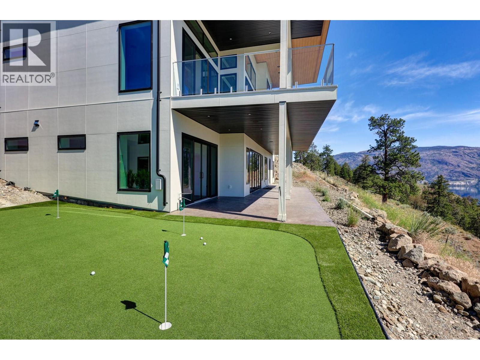 18697 Mckenzie Court, Summerland