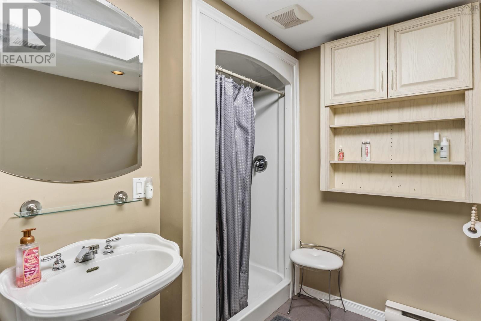 2410 Loretta Avenue - 17