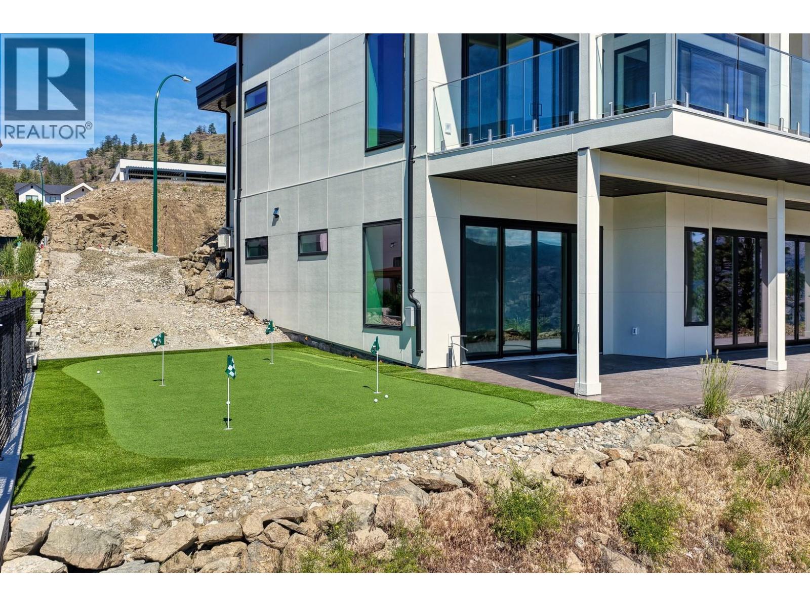 18697 Mckenzie Court, Summerland
