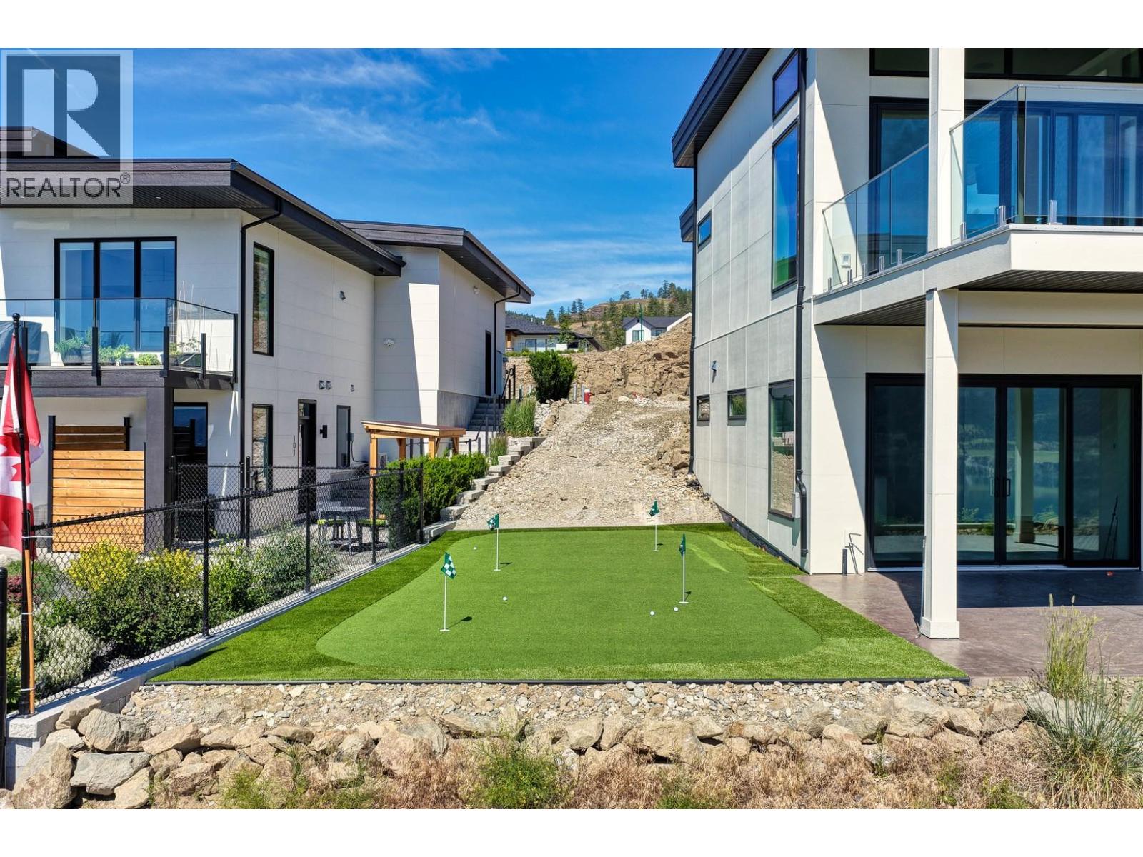 18697 Mckenzie Court, Summerland