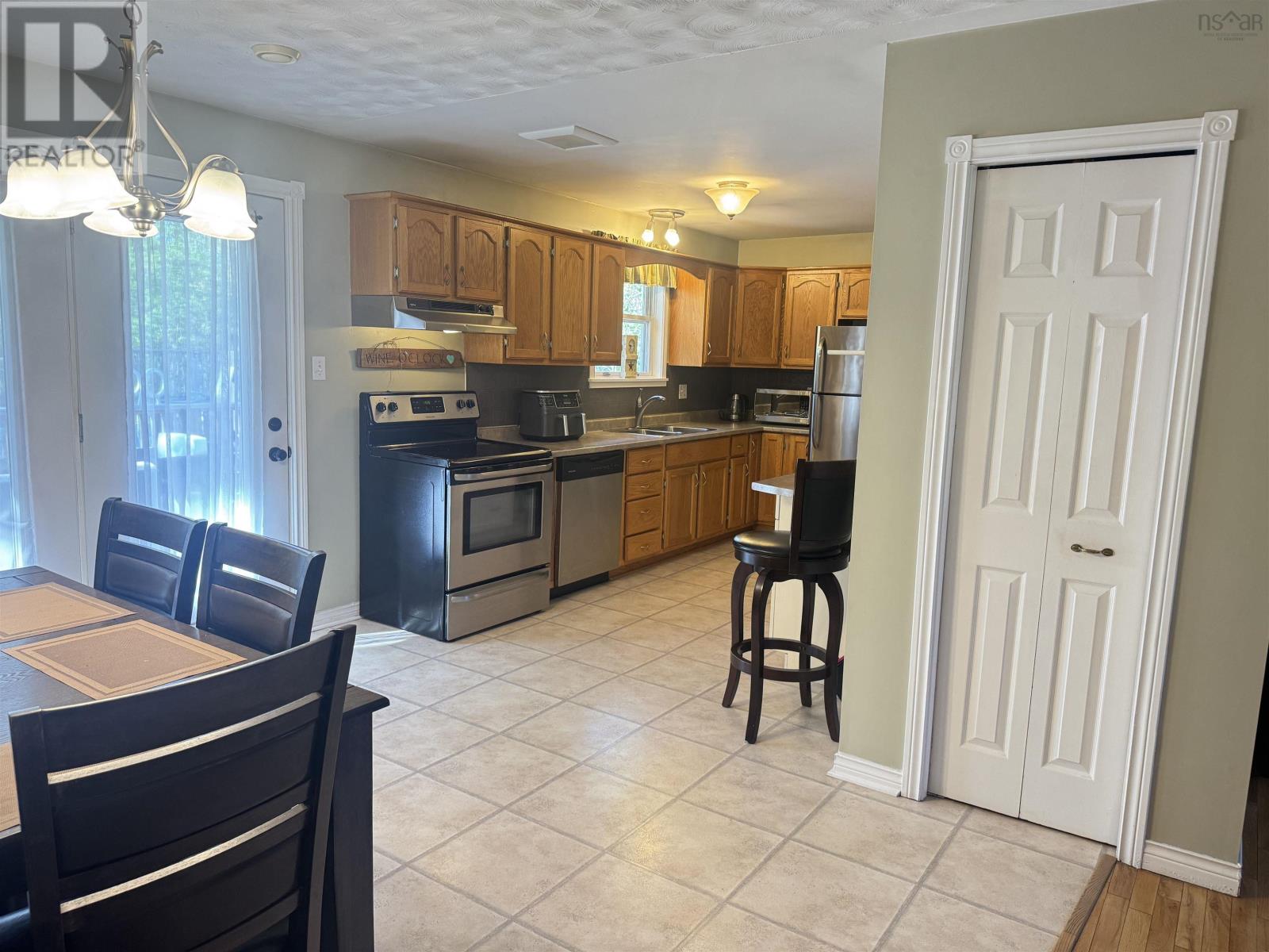 2410 Loretta Avenue - 13