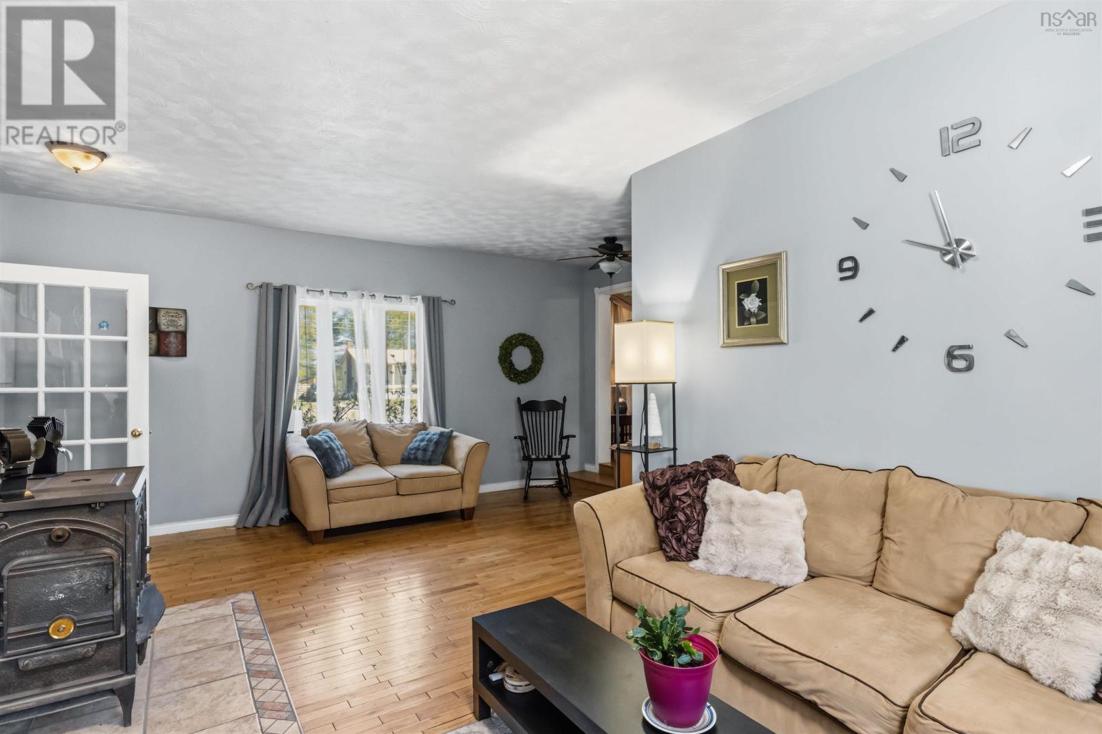 2410 Loretta Avenue - 6