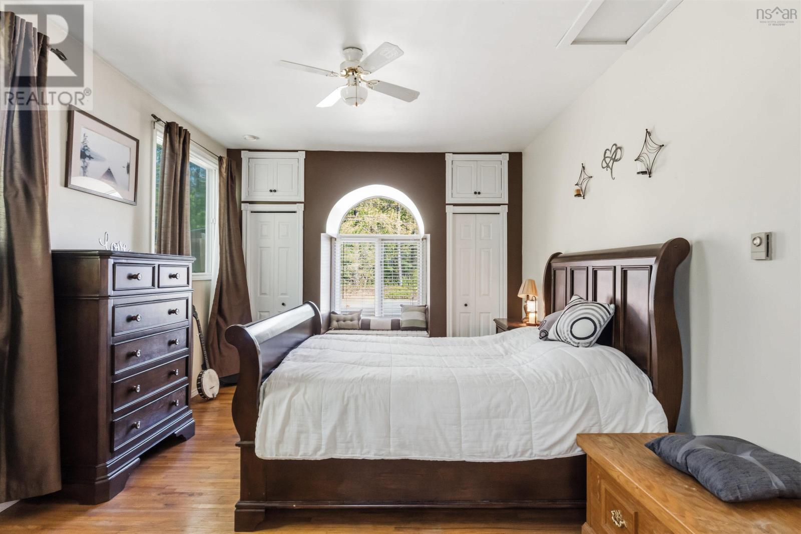 2410 Loretta Avenue - 19