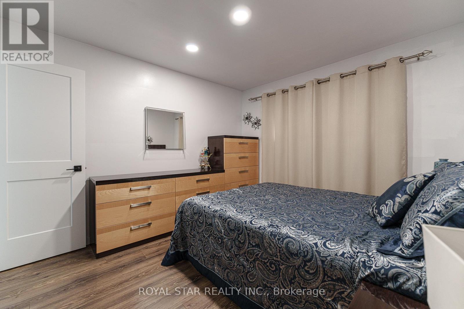6540 TWENTY ROAD E - 34