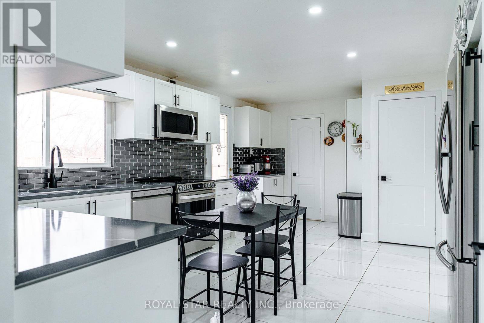 6540 TWENTY ROAD E - 7