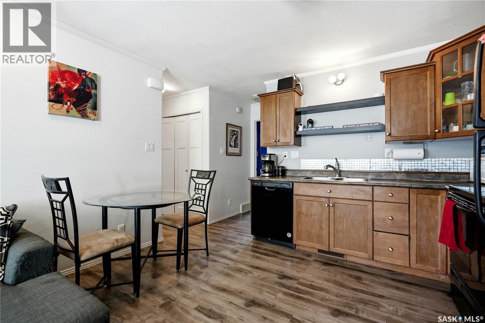 705 1022 Hampton CIRCLE — photo 10