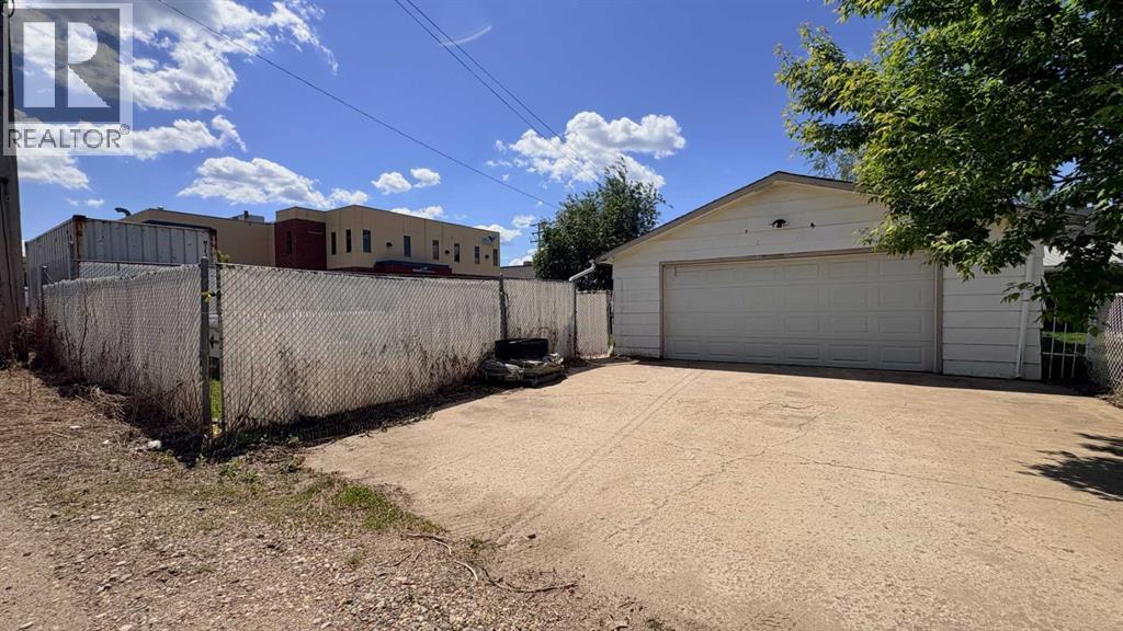 Double car garage (RV parking)