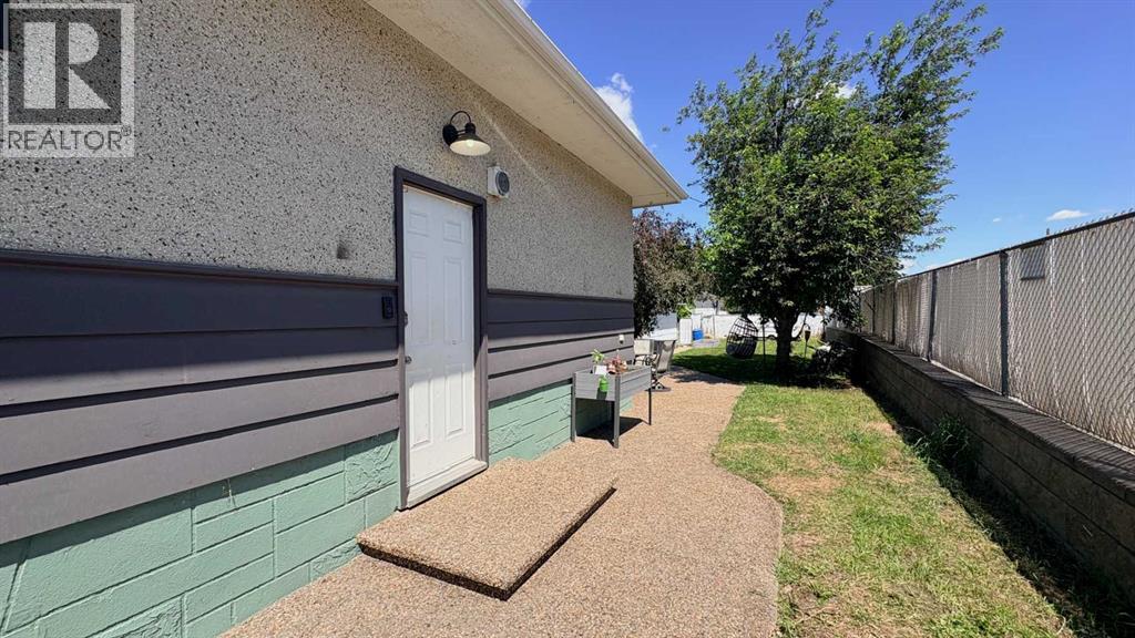 Fenced yard!