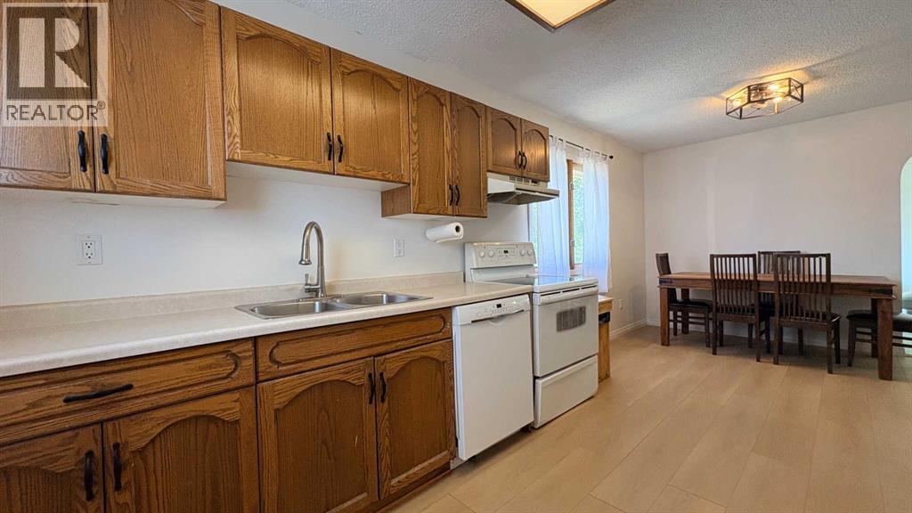 Kitchen/Dining area!