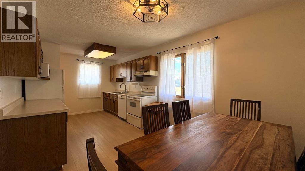 Kitchen/Dining area!