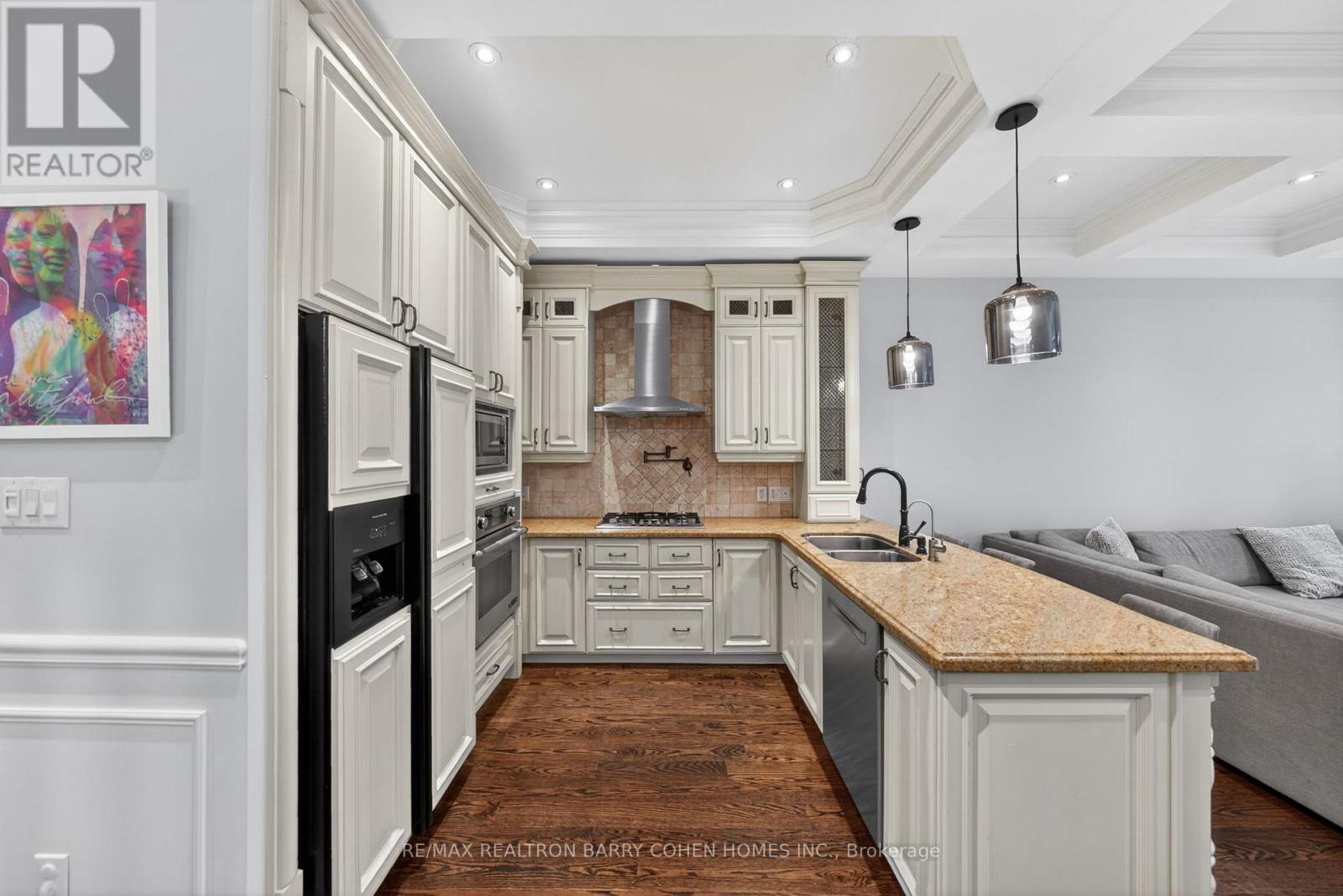 760B AVENUE ROAD - 11