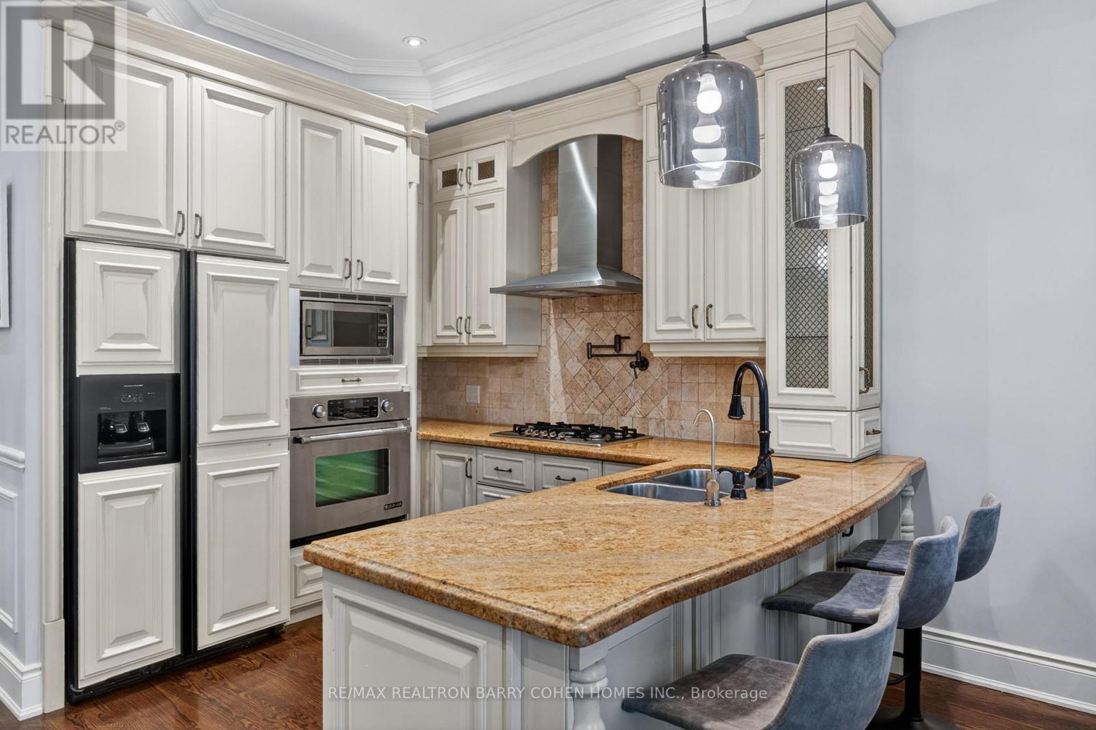 760B AVENUE ROAD - 12