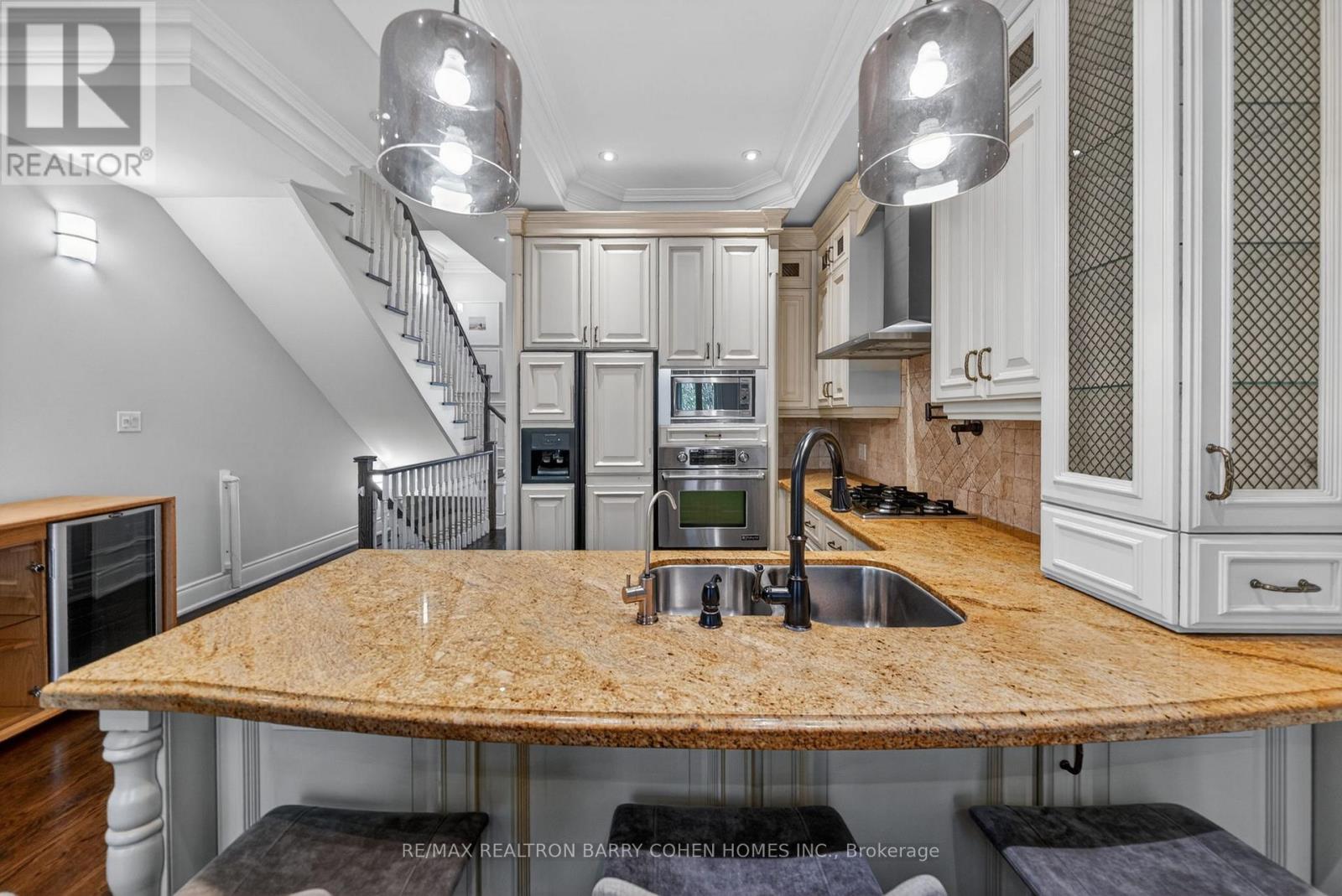 760B AVENUE ROAD - 13