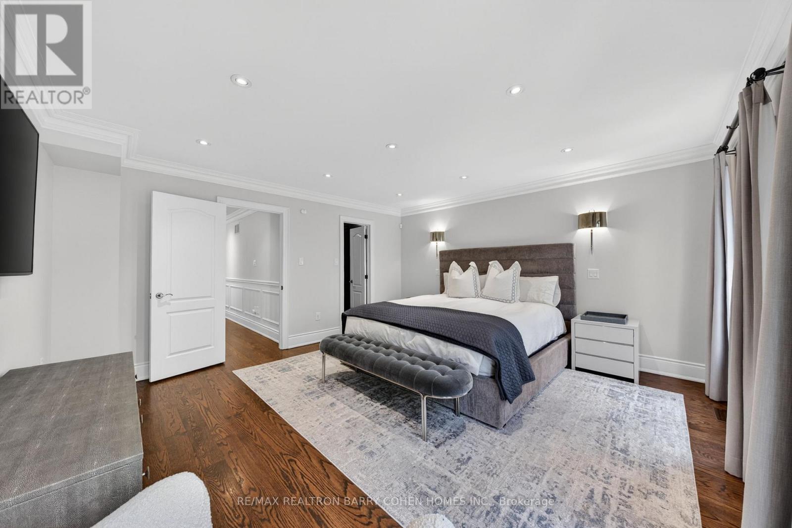 760B AVENUE ROAD - 24