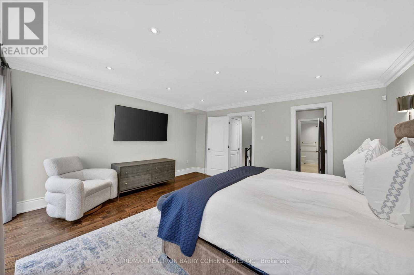760B AVENUE ROAD - 25