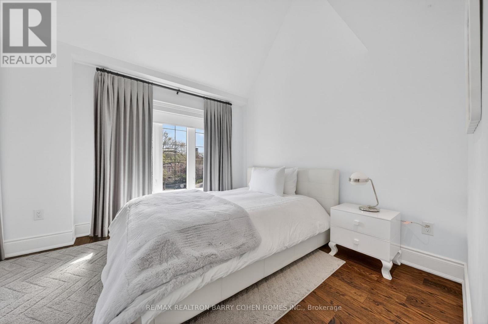 760B AVENUE ROAD - 32