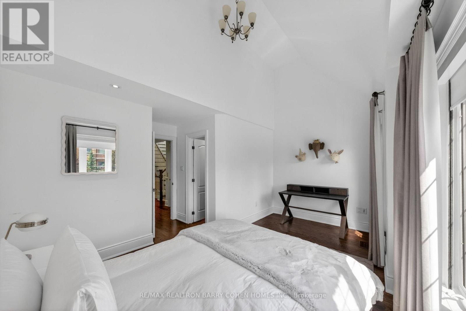 760B AVENUE ROAD - 33