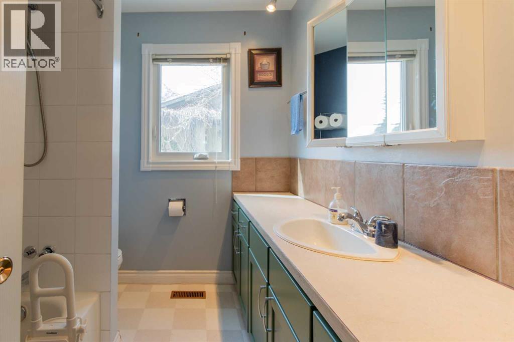 667 21 Street — photo 17