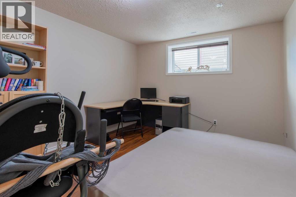757 27 Street - 38