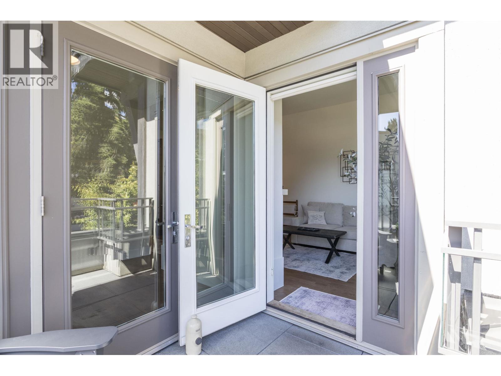 300 2432 HAYWOOD AVENUE, West Vancouver