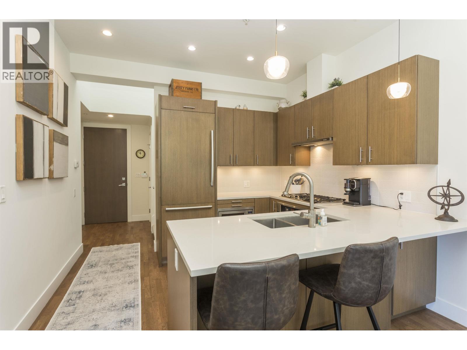 300 2432 HAYWOOD AVENUE, West Vancouver