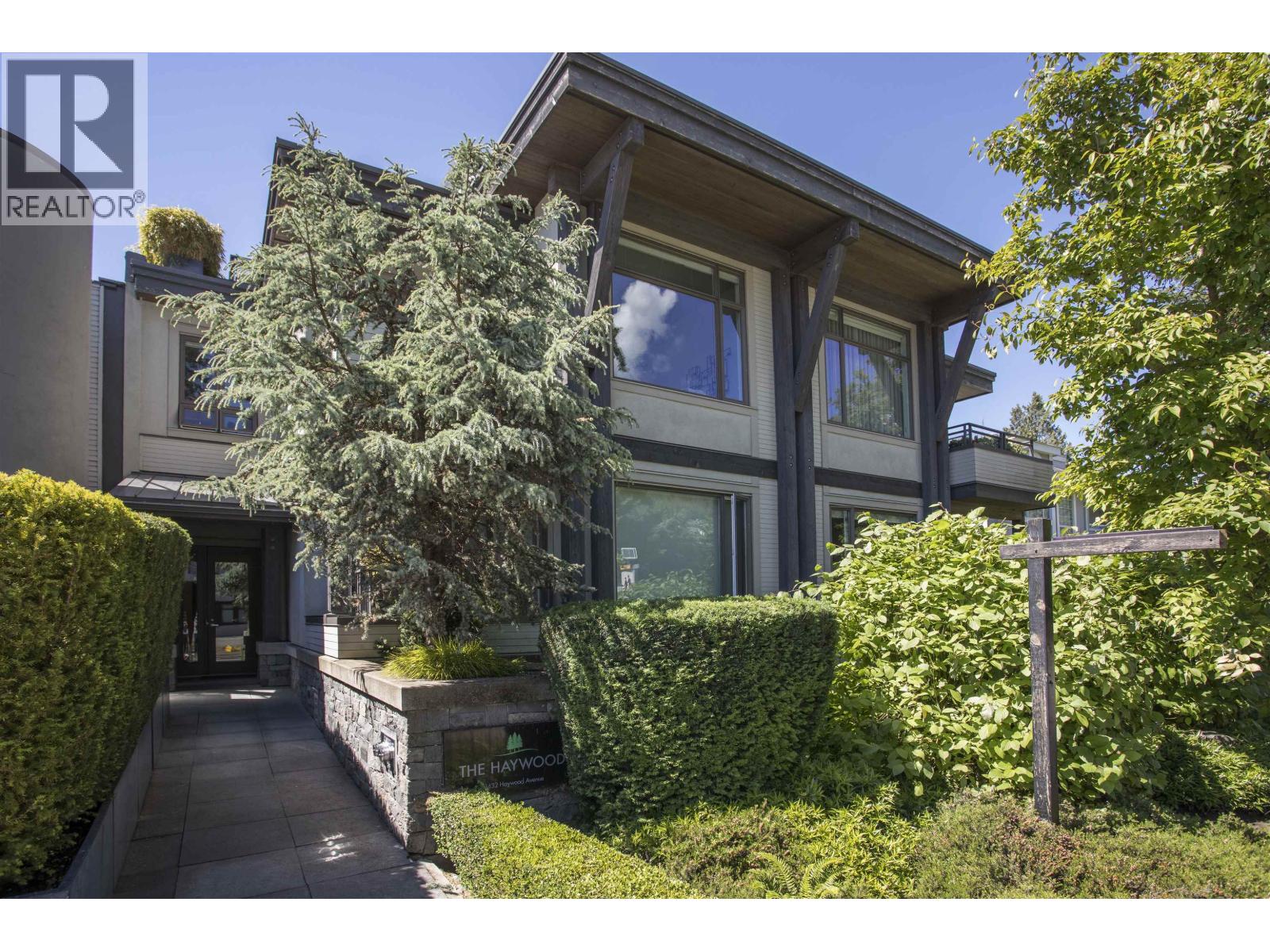 300 2432 HAYWOOD AVENUE, West Vancouver