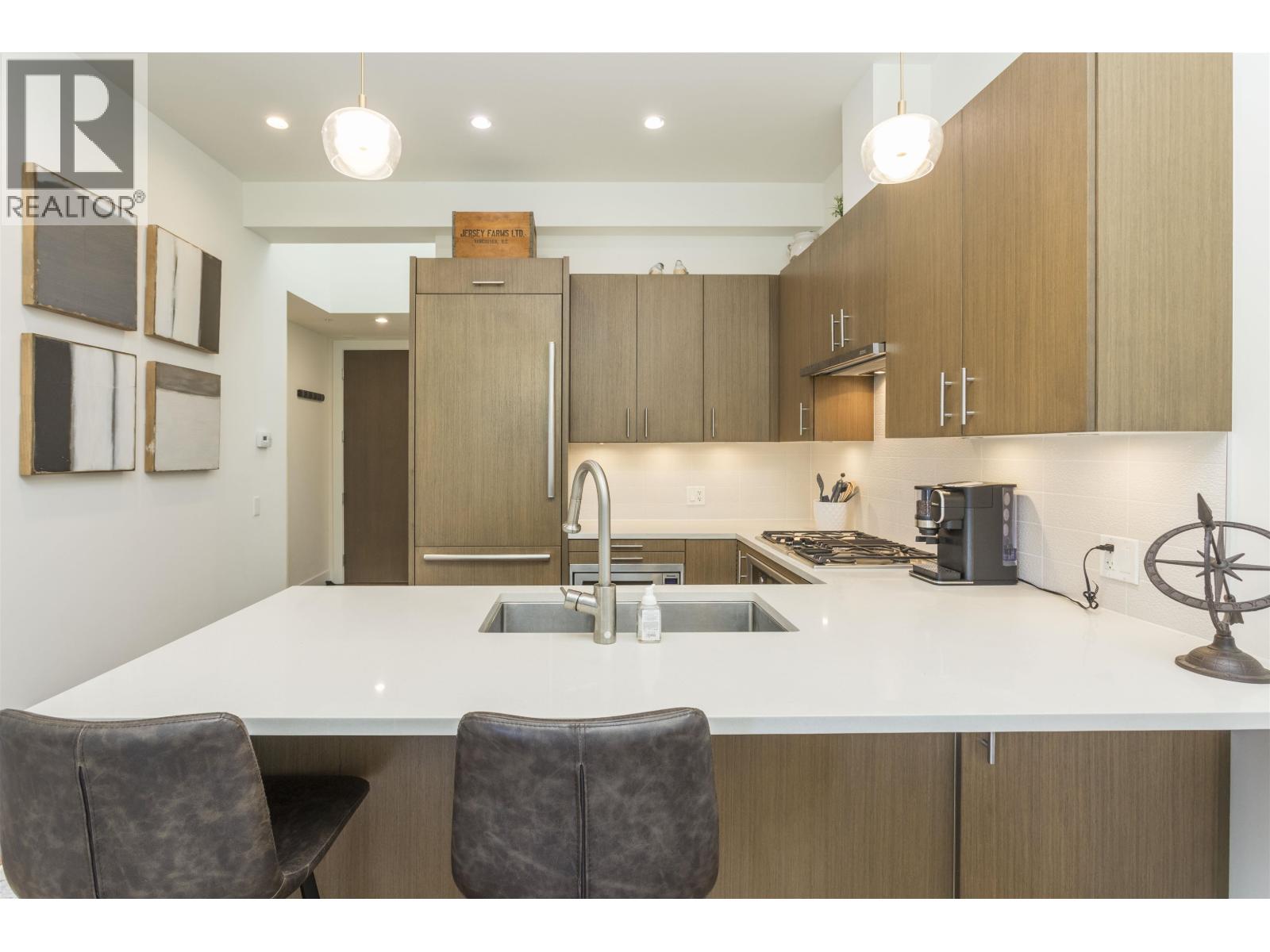 300 2432 HAYWOOD AVENUE, West Vancouver
