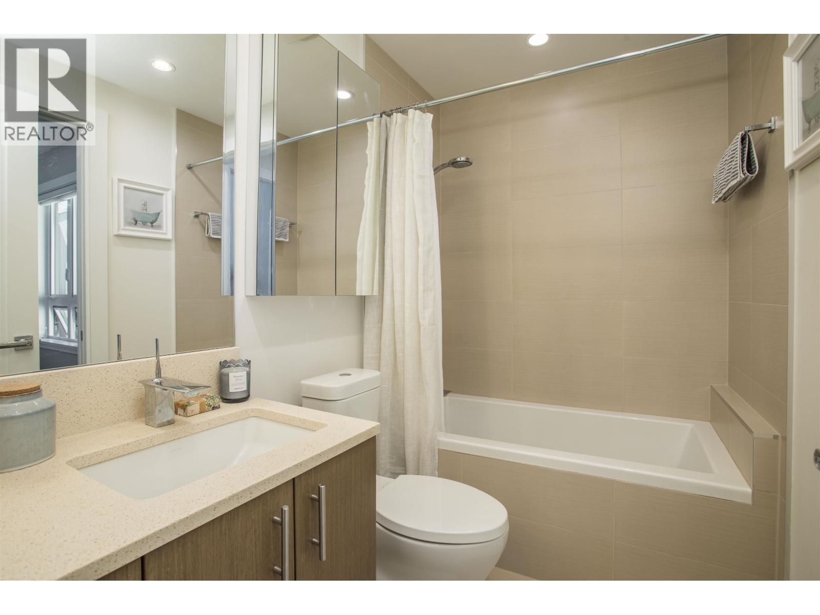 300 2432 HAYWOOD AVENUE, West Vancouver
