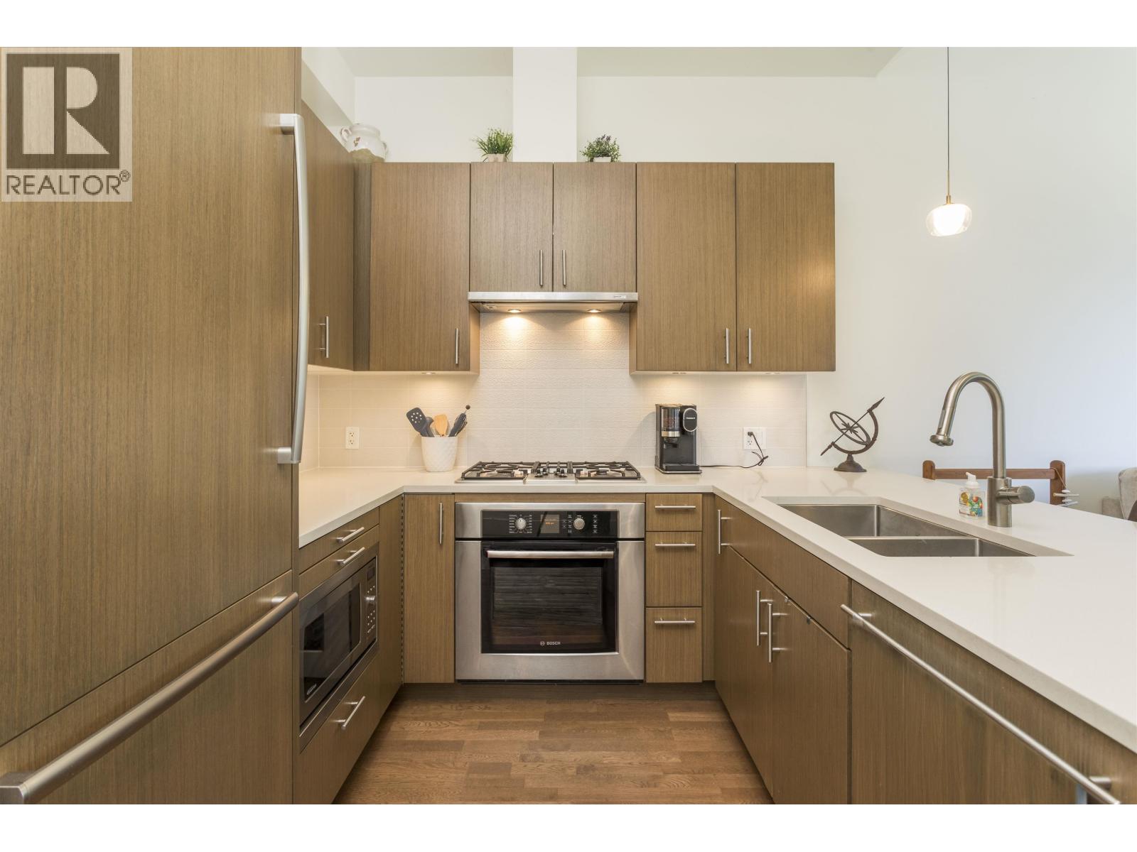 300 2432 HAYWOOD AVENUE, West Vancouver