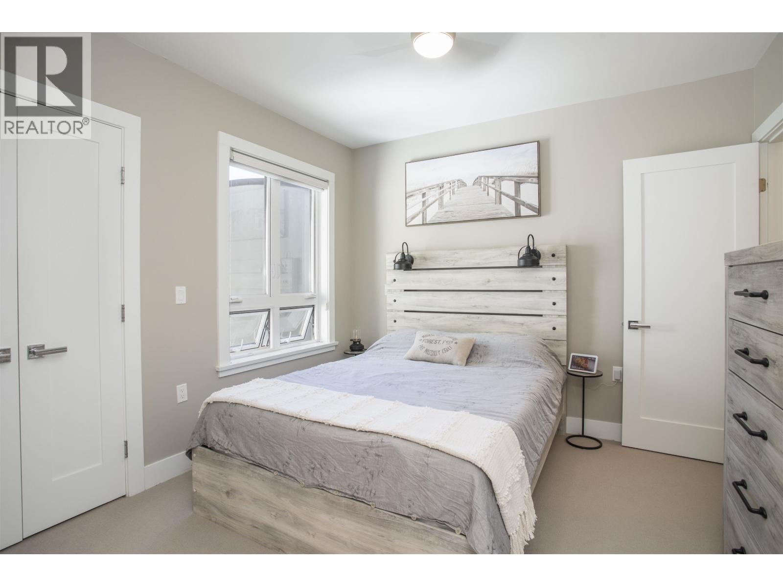 300 2432 HAYWOOD AVENUE, West Vancouver