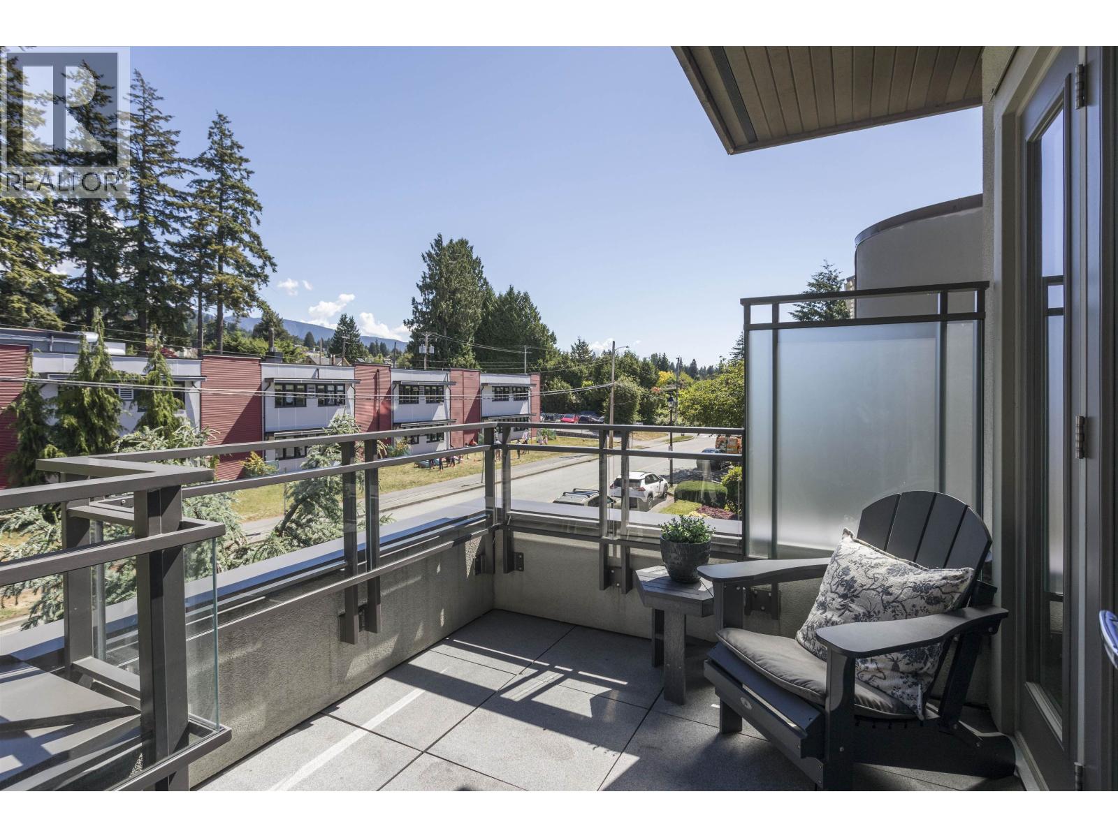 300 2432 HAYWOOD AVENUE, West Vancouver