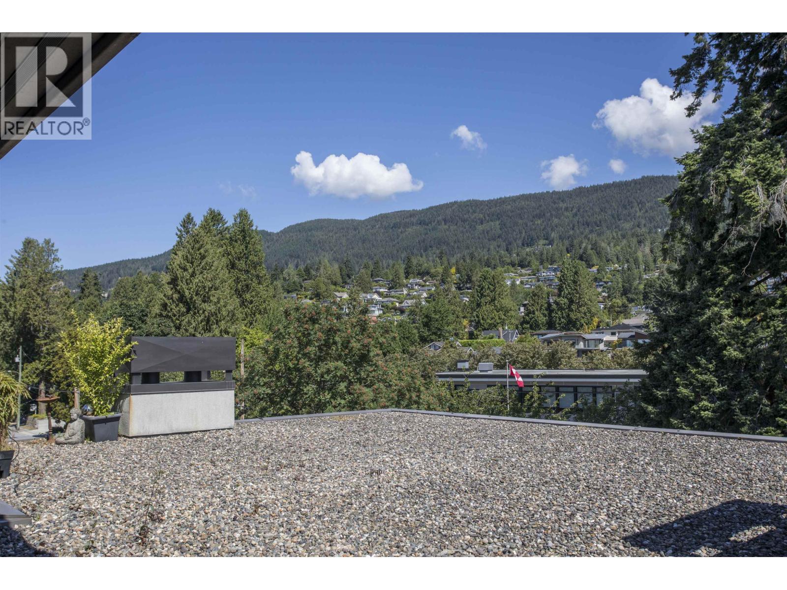 300 2432 HAYWOOD AVENUE, West Vancouver