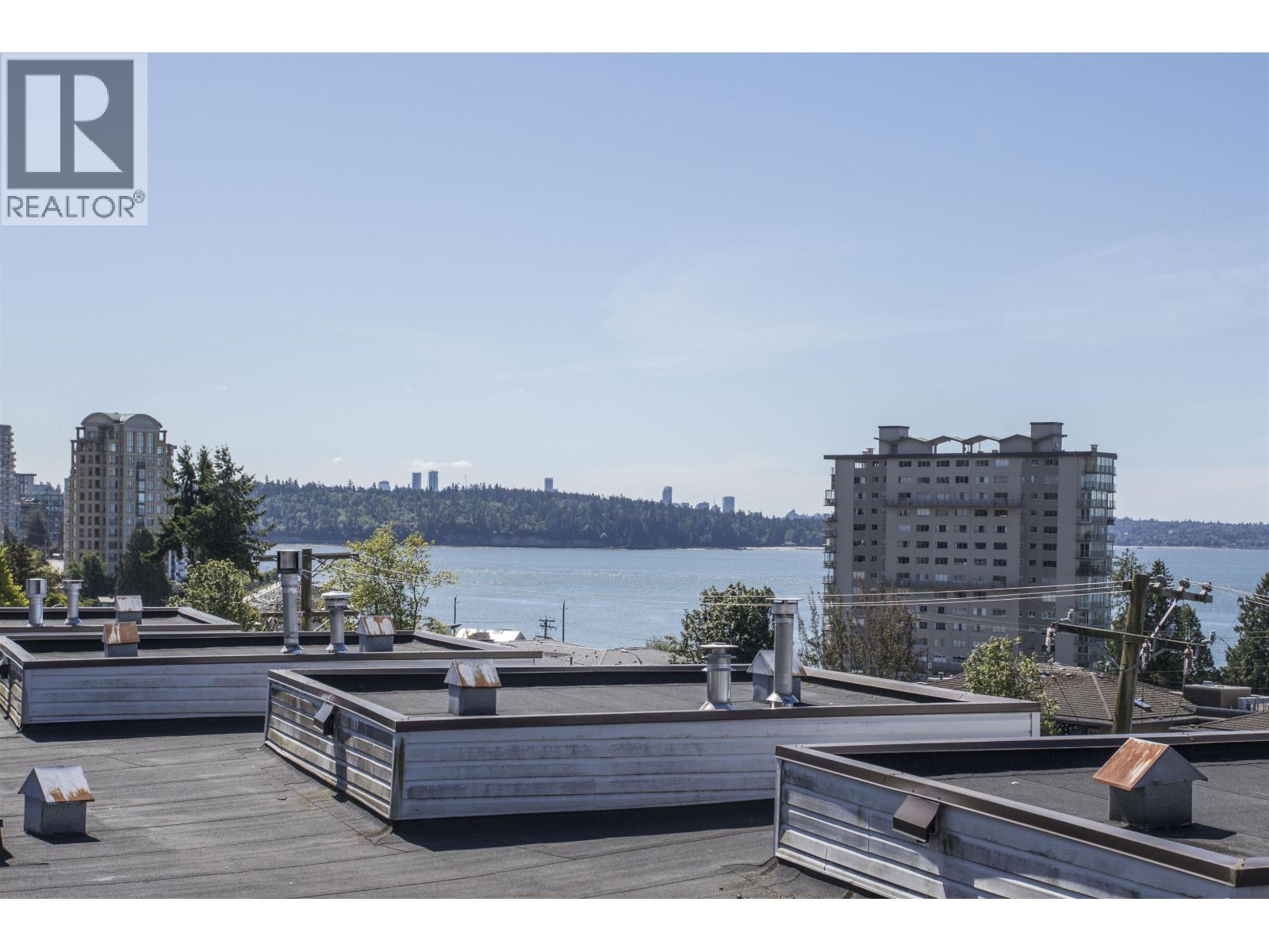 300 2432 HAYWOOD AVENUE, West Vancouver