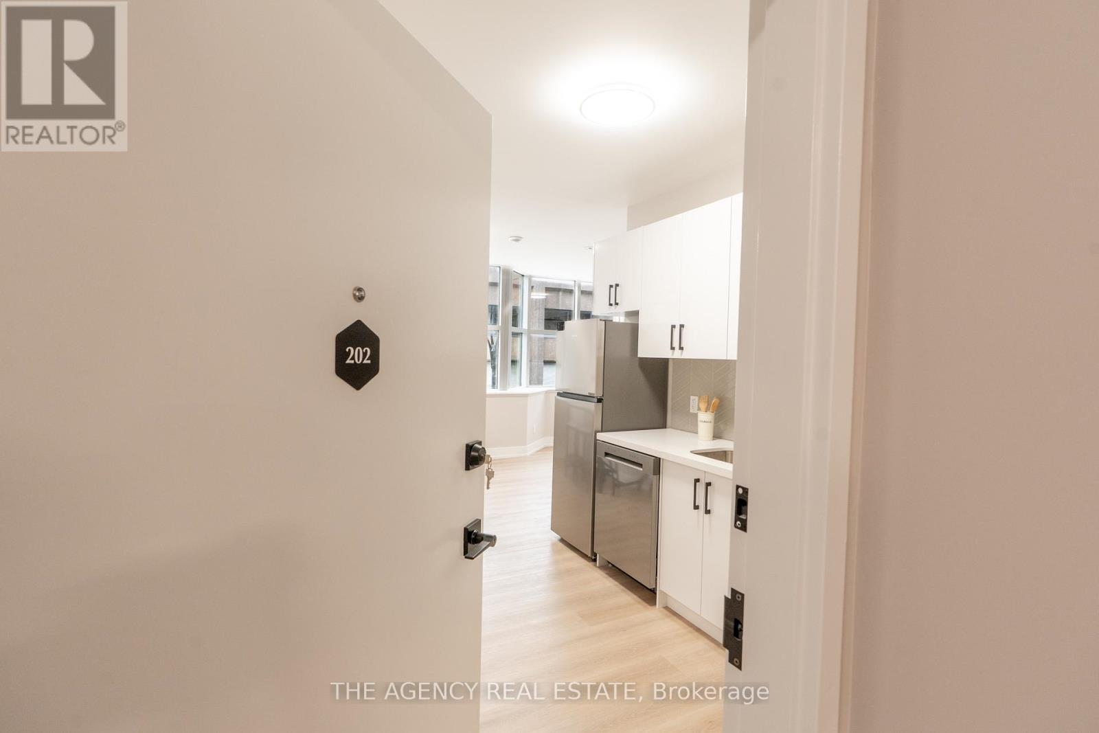 376 RICHMOND STREET - 10