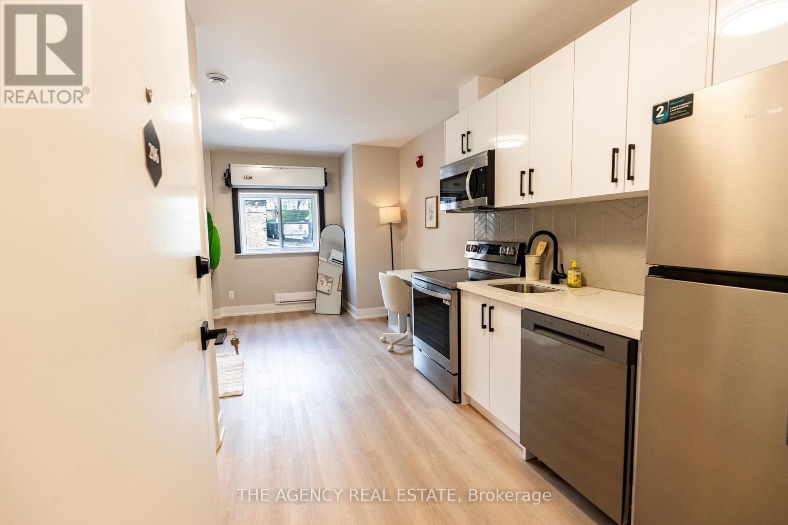 376 RICHMOND STREET - 11